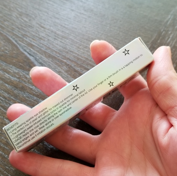 Sparkly Shimmering Liquid Eye Glitter - Picture 5 of 7